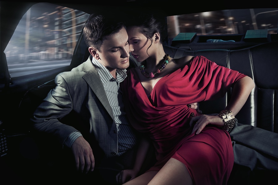 Sexy-Couple-In-The-Car