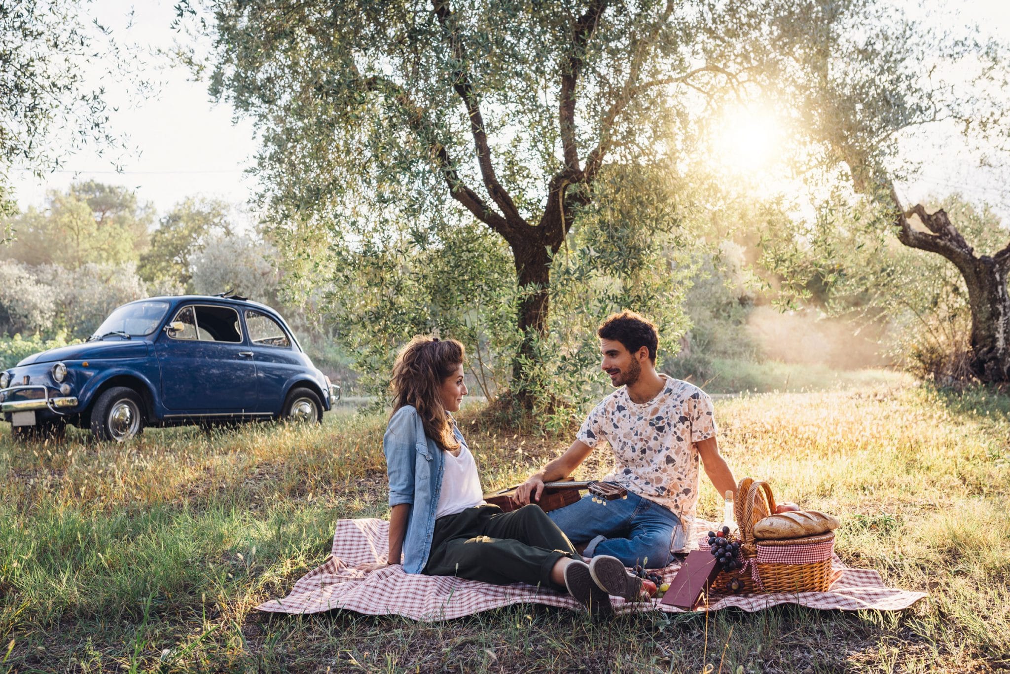 couple-in-the-woods-having-a-picnic