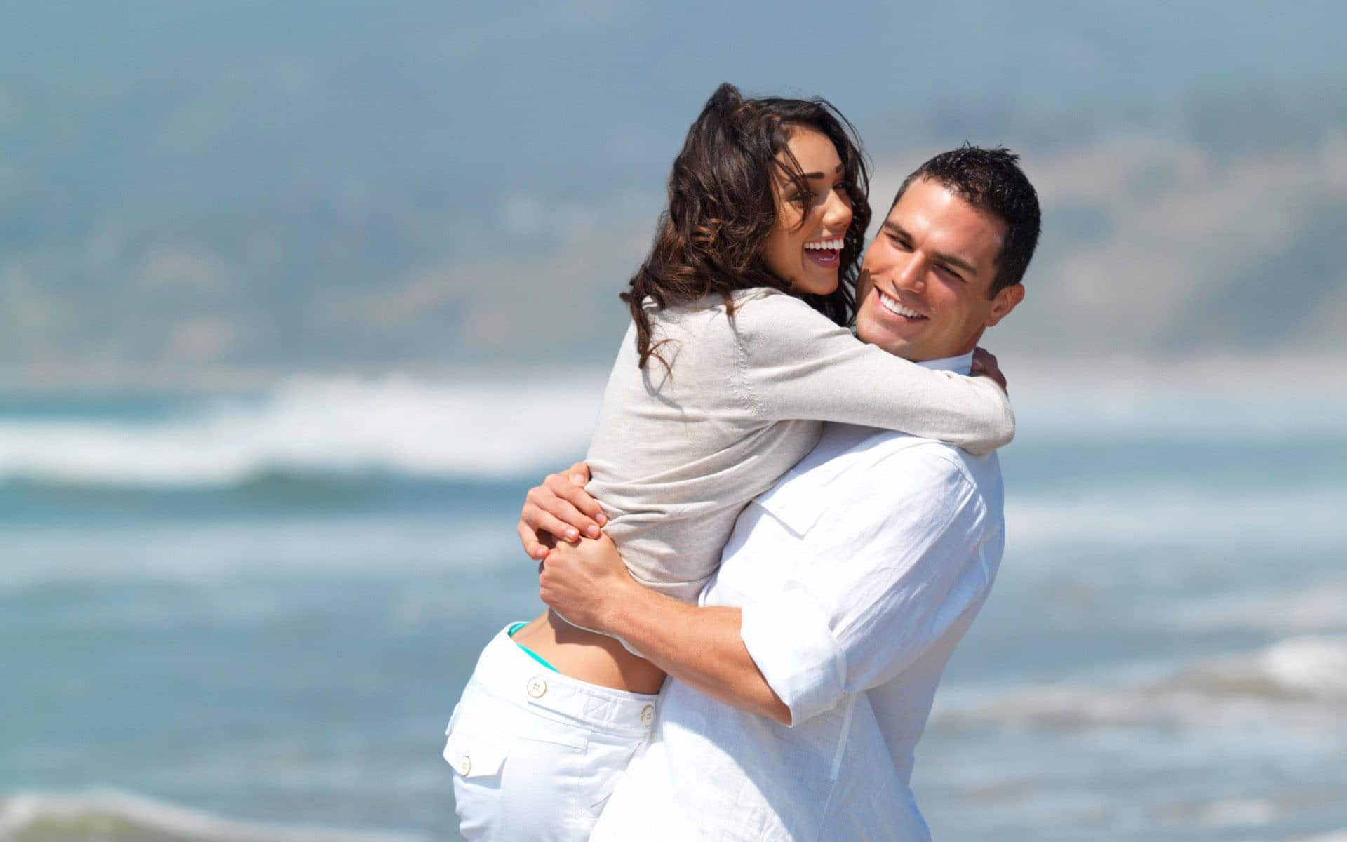 couple-looks-happy-showing-aqffection-on-the-beach