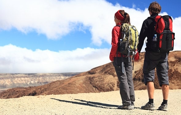 fall dating a couple hiking