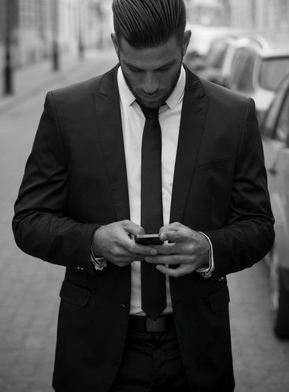 man texting woman